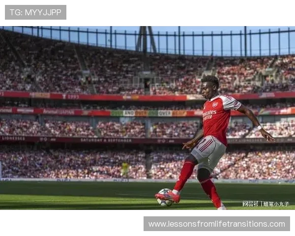 理查兹收到阿森纳与曼城缝合球衣引热议网友称其象征足球无界限