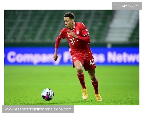 埃贝尔：预计穆西亚拉明年一月能完全恢复状态并投入比赛